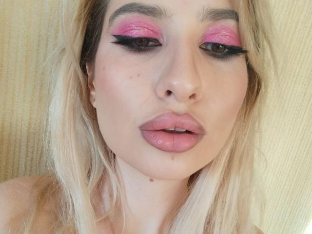 ElzaKom - Live porn &amp; sex cam - 18560530