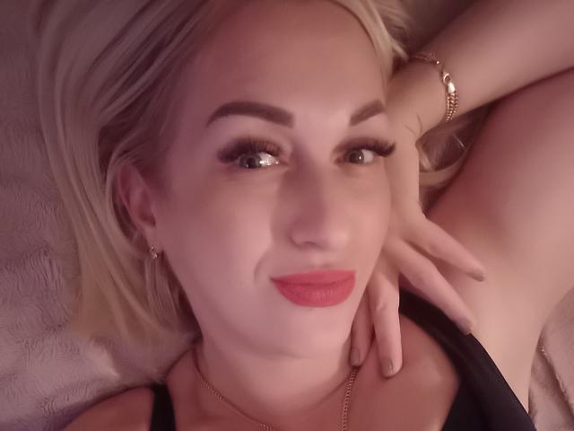 WhiteQueenX - Live porn &amp; sex cam - 18565678