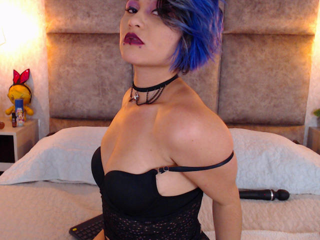 CassieJones - פורנו בשידור חי ומצלמת סקס - 18570570