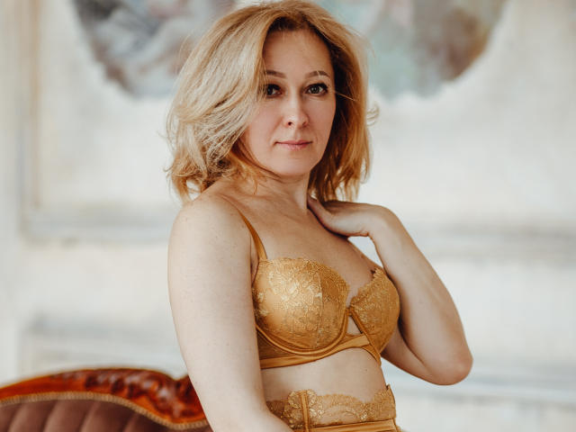 MiaWintermoood - Live porn &amp; sex cam - 18572866