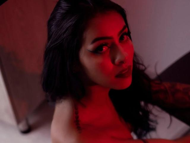 EmilieeSanchez - Live sexe cam - 18582066