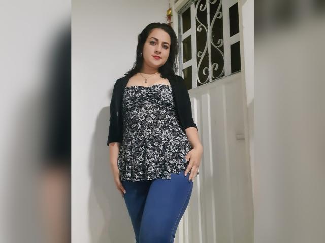 BellaGardner - Live porn &amp; sex cam - 18584322