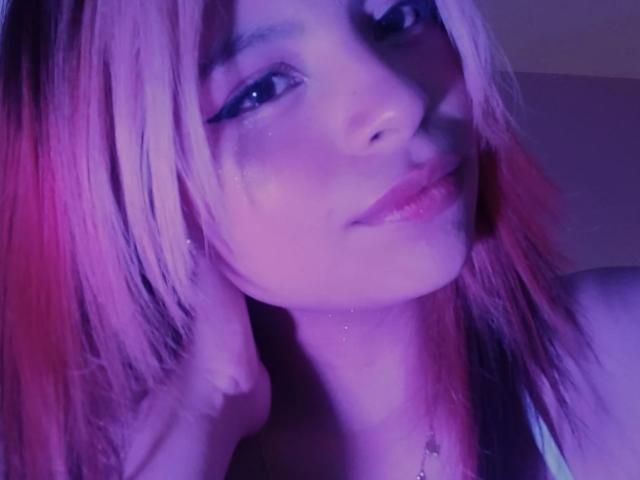 SophiaKing - Live Sex Cam - 18590174