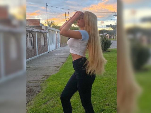 ChristieGarci - Live porn &amp; sex cam - 18597098