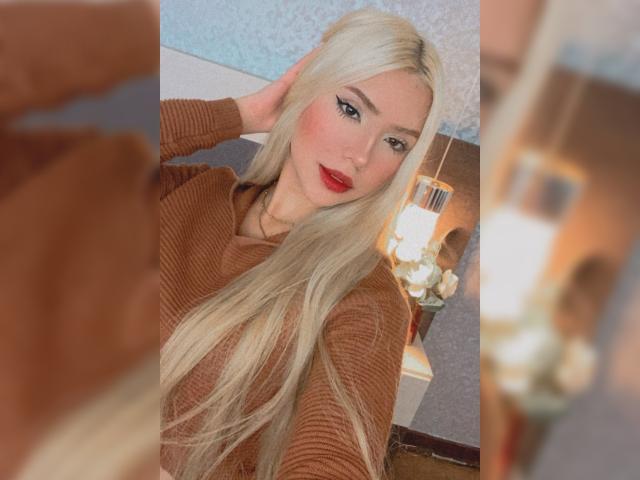 ChristieGarci - Live porn &amp; sex cam - 18597174