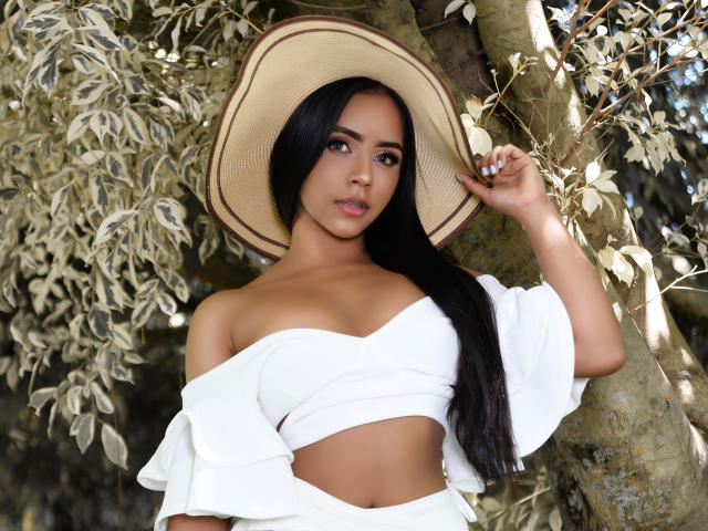 ValerySierra - сексуальная веб-камера в реальном времени - 18618514