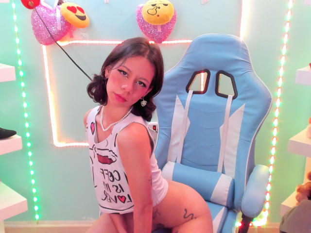 ChloeSorni - Live sex cam - 18659562