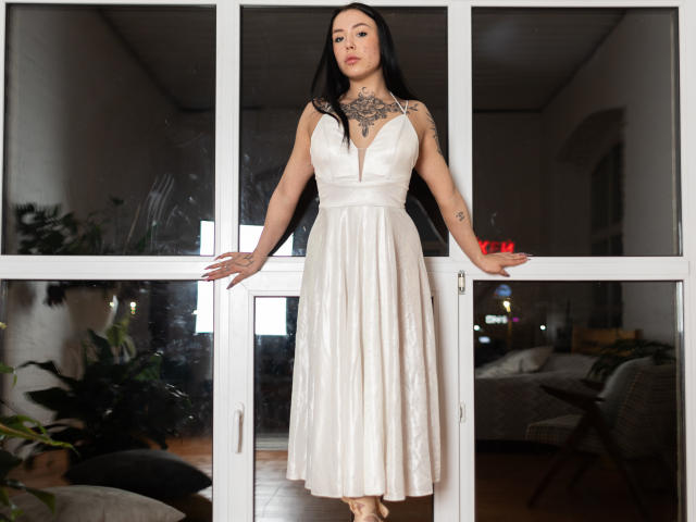 ReynaReign - Live porn &amp; sex cam - 18669610