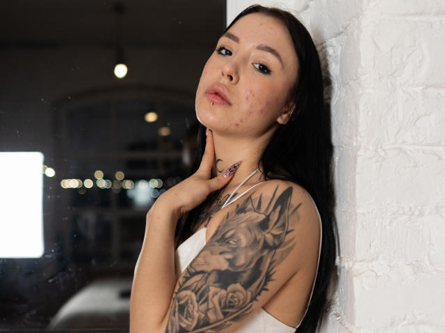 ReynaReign - Live porn &amp; sex cam - 18669666