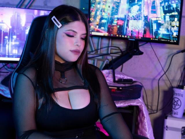 LuciaRobertz - Live sex cam - 18671698