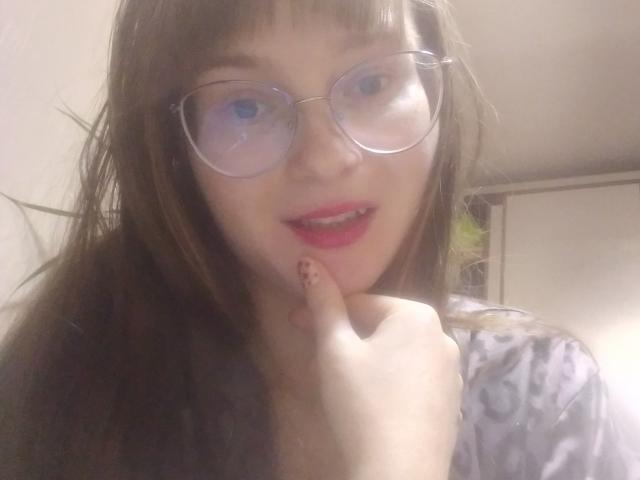 KiraGoldens - Live porn &amp; sex cam - 18683874