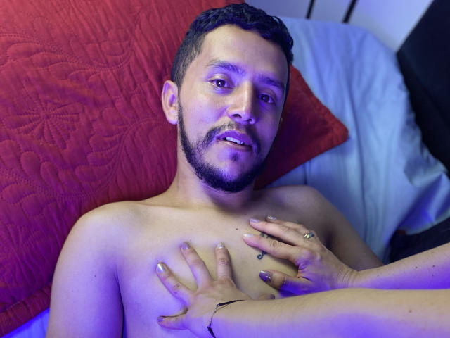 ChrisShara - Live porn &amp; sex cam - 18690590