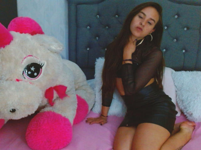 DejaVuSaenz - Live porn &amp; sex cam - 18697086