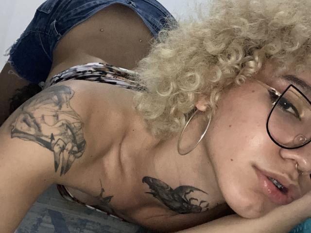 ElizabethRouse - Live porn &amp; sex cam - 18700946