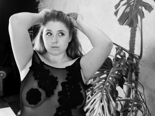 JessikaDaniels - Porno na żywo i seks kamera - 18705602