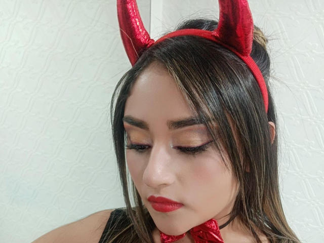 AnnabellaAddams - Sexe cam en vivo - 18706990