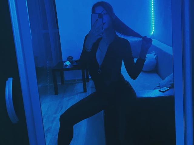 RinaQueenie - Live porn &amp; sex cam - 18720374