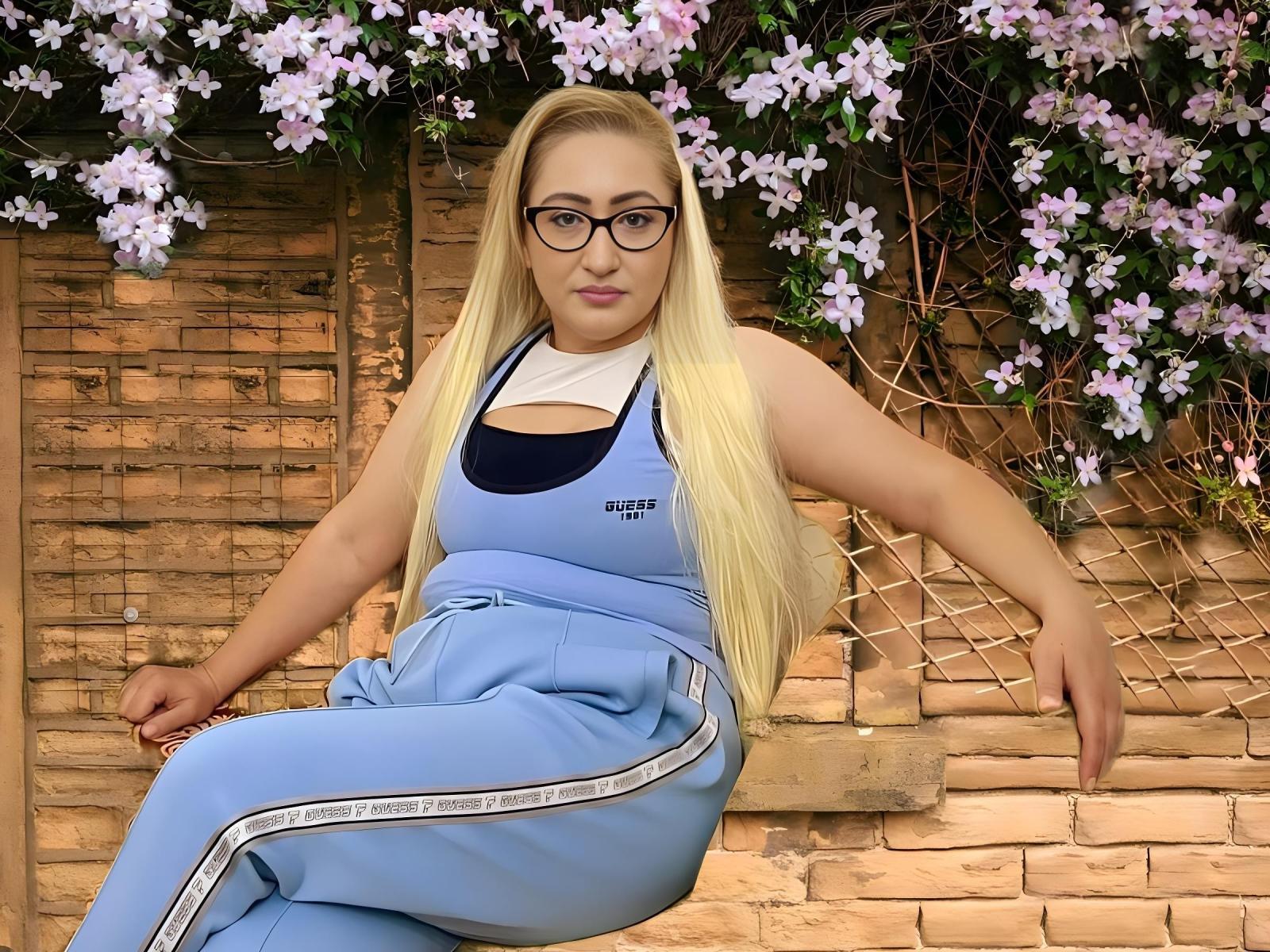 IrisMartini - Live porn &amp; sex cam - 18729830