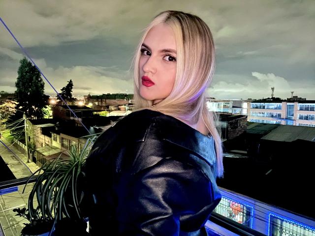 FiorellaStrong - Live Sex Cam - 18732370