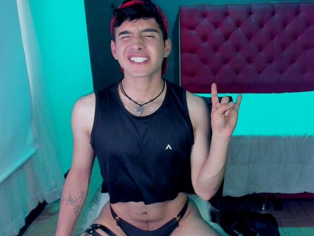 MgStco - Live porn &amp; sex cam - 18733530