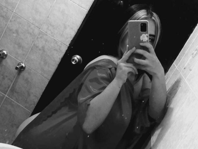 EmilyCortez - сексуальная веб-камера в реальном времени - 18751546