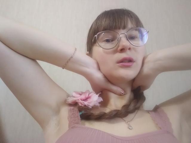 KiraGoldens - Live sex cam - 18783278