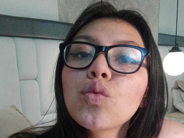 RebeccaSimmons - Élő pornó és szexkamera - 18790674