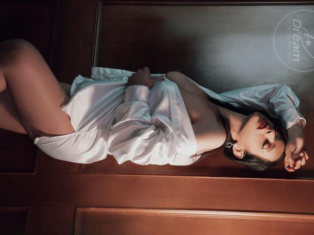 VioletWarner - Live porn &amp; sex cam - 18804898