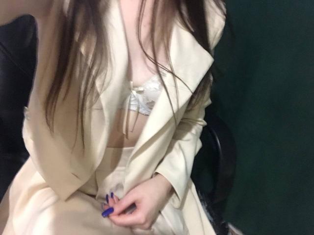 Fellinia - Live sex cam - 18809854