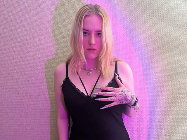 AllisonClover - Live porn &amp; sex cam - 18817938