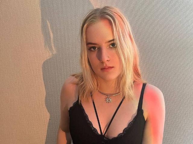 AllisonClover - Live porn &amp; sex cam - 18817942