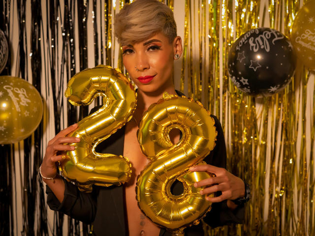 GabyCollins - Porno na żywo i seks kamera - 18819630