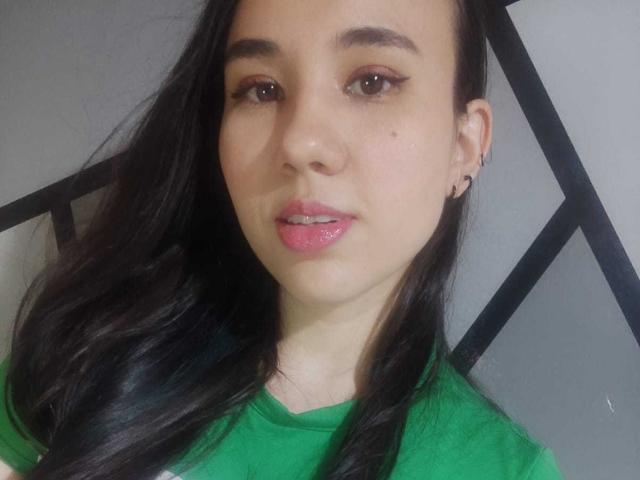 GrettaRomola - Live Sex Cam - 18820538