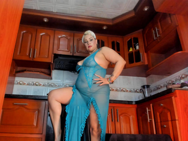 GianellaCox - Élő pornó és szexkamera - 18821034