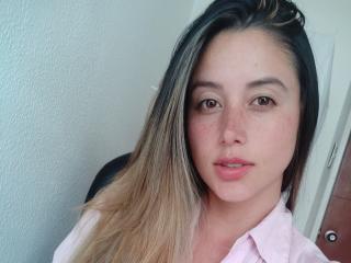 AllieeMod - Live Sex Cam - 18831186
