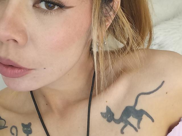 NicolleR - Live porn &amp; sex cam - 18832166