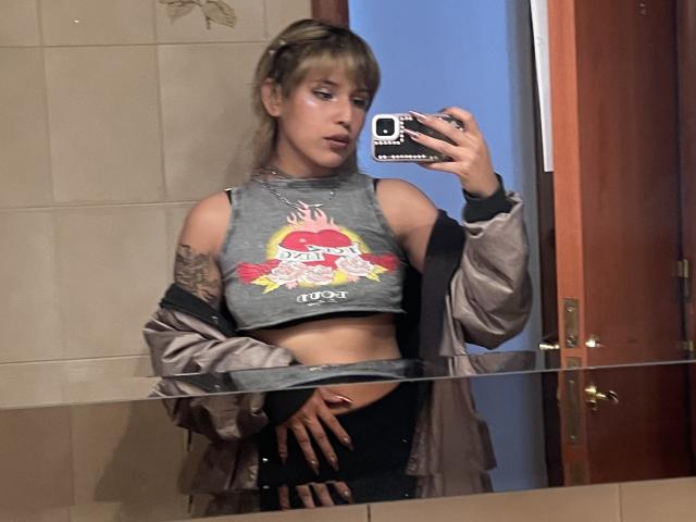 KiaraHernandeez - Live porn &amp; sex cam - 18834838