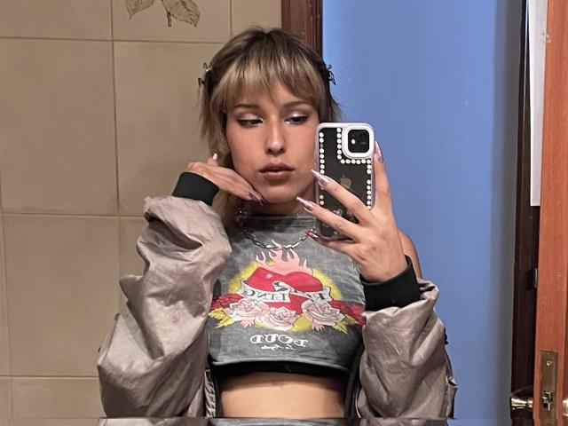 KiaraHernandeez - Live sex cam - 18834842