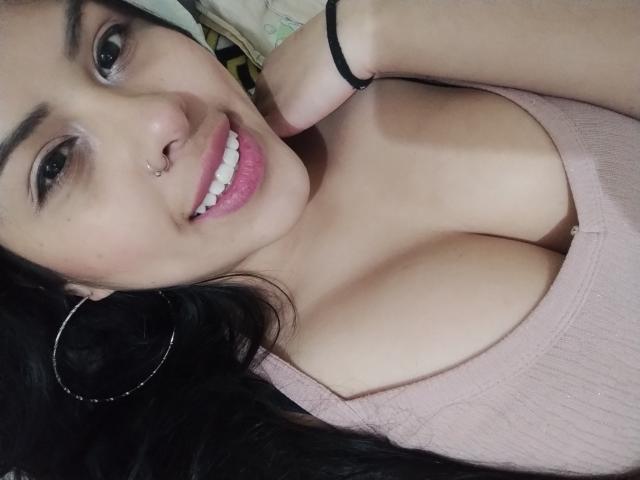 ElaiaBakerr - Live Sex Cam - 18837738