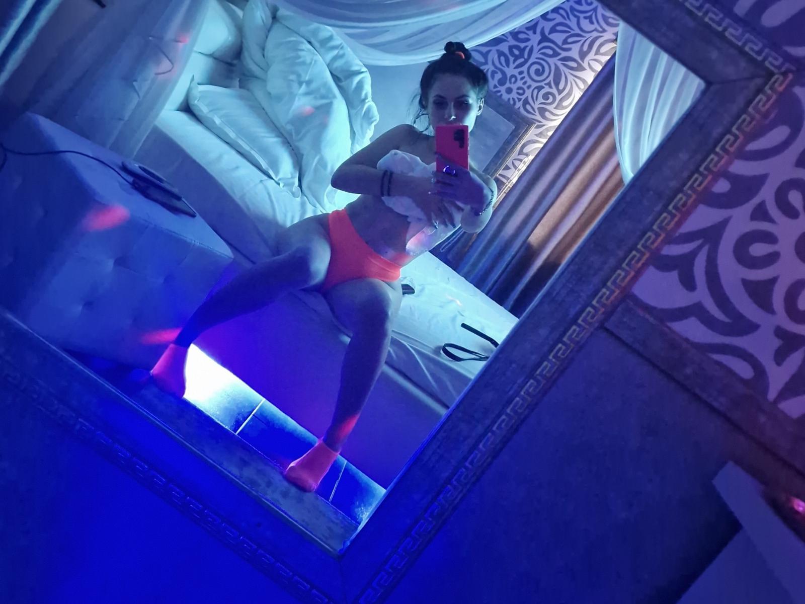 RenaKattia - Live porn &amp; sex cam - 18842670