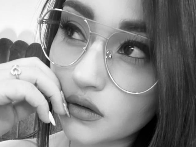 AnnabellaAddams - Live Sex Cam - 18847742