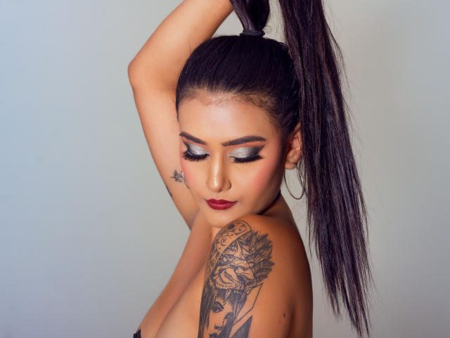 MiiaRogger - Live porn &amp; sex cam - 18898550