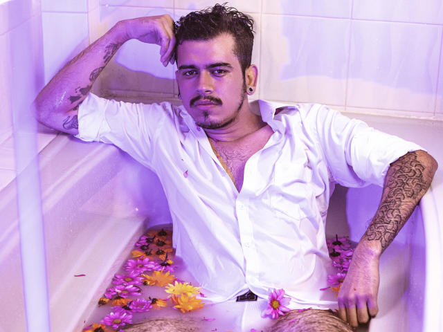 SalvattoreCos - Live porn &amp; sex cam - 18899034