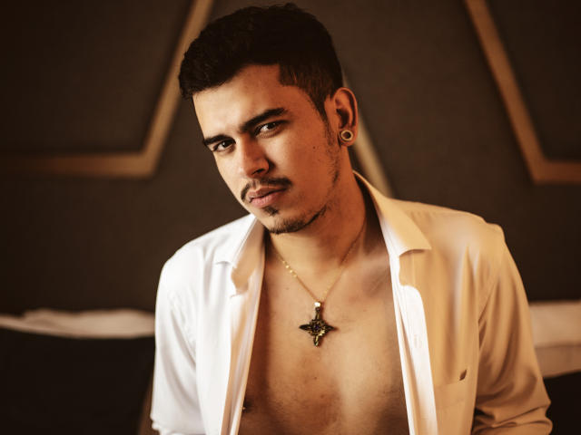 SalvattoreCos - Live porn &amp; sex cam - 18899070