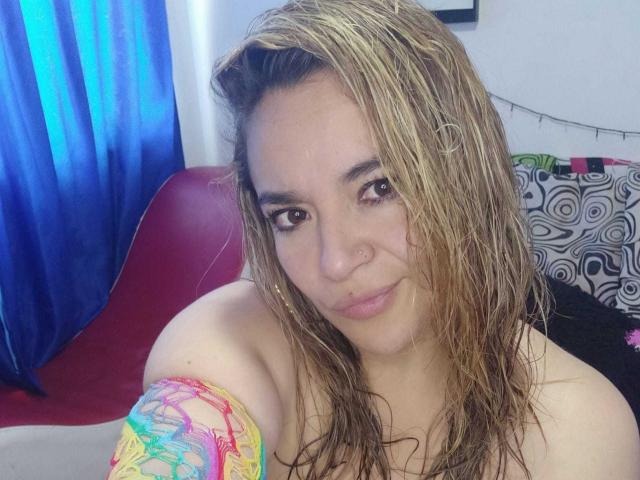 NaugthyCurvy - Live porn &amp; sex cam - 18899482