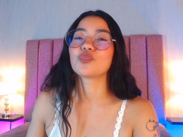 EmmaRuiz - Live porn &amp; sex cam - 18913134