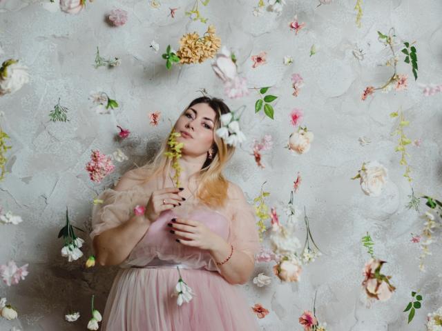 SofiaLux - Live porn &amp; sex cam - 18916858