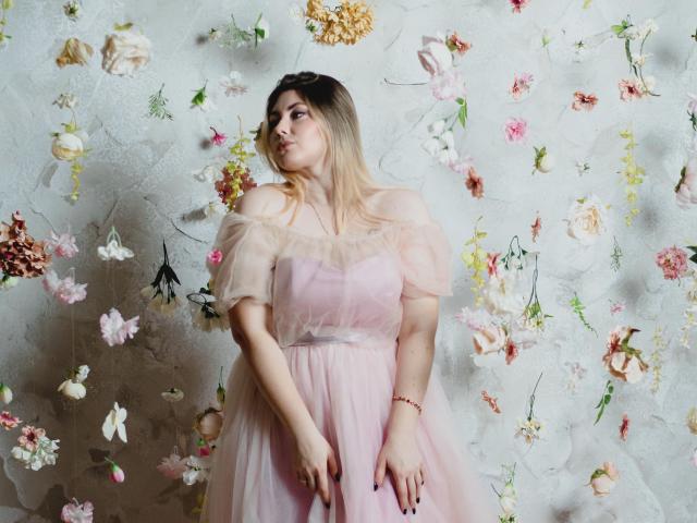 SofiaLux - Live porn &amp; sex cam - 18916866