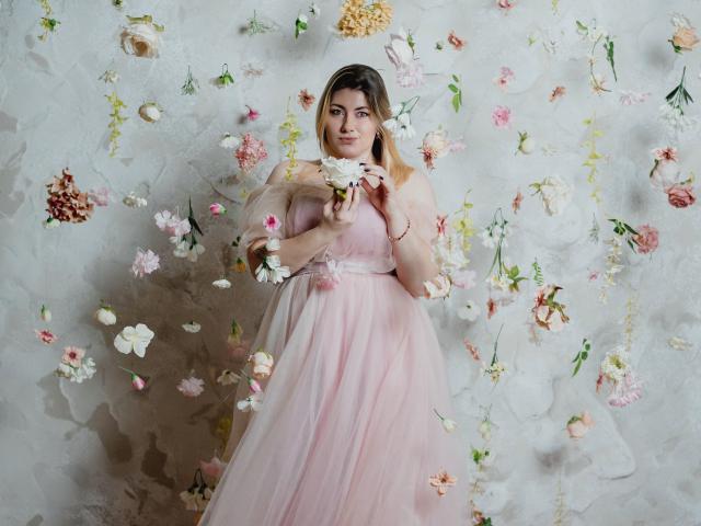 SofiaLux - Live porn &amp; sex cam - 18916882