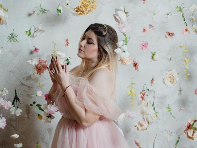 SofiaLux - Live sex cam - 18917078